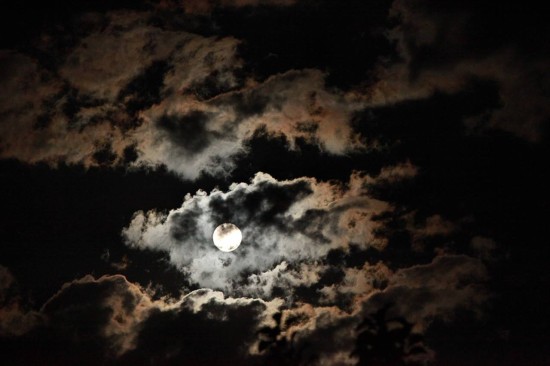 lua e nuvens